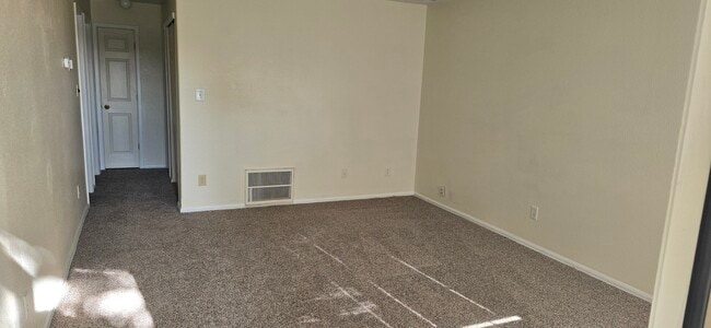 Building Photo - 3007 Acero Ave