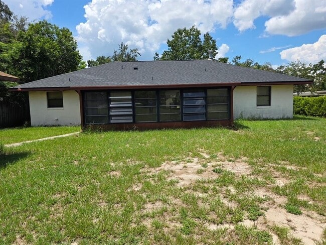 Building Photo - 1947 Sunset Ln