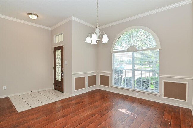 Building Photo - 7002 Bossut Dr