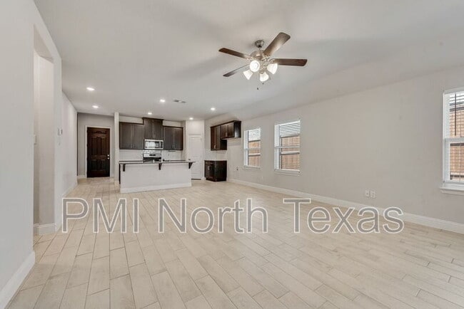 Building Photo - 512 Tartane Dr