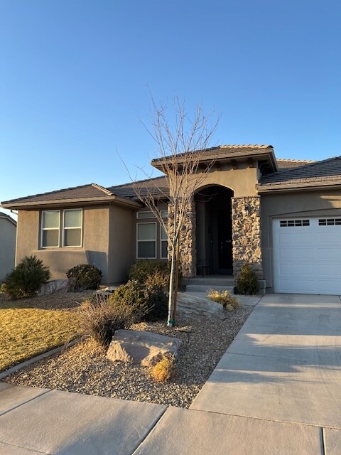 Building Photo - 351 E Barcelona Dr