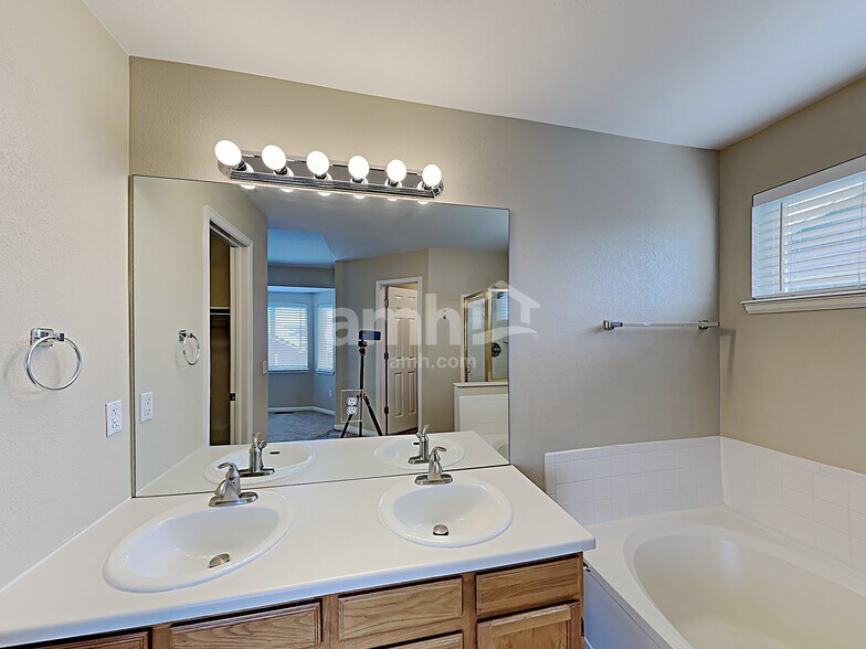 Building Photo - 4259 S Killarney St