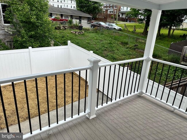 Building Photo - 113 N Coal St