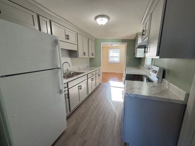 Building Photo - Charming 3 bedroom brick House