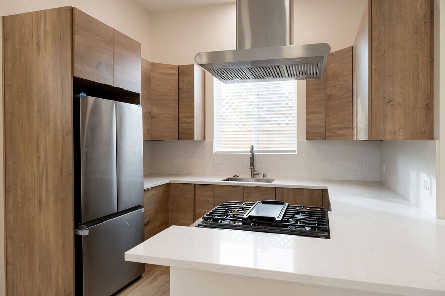 Brand new kitchen - 4772 Bancroft St