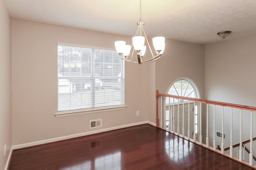 Building Photo - 691 River Valley Dr