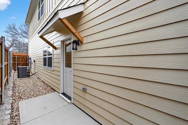 Building Photo - 502 E Kimball St