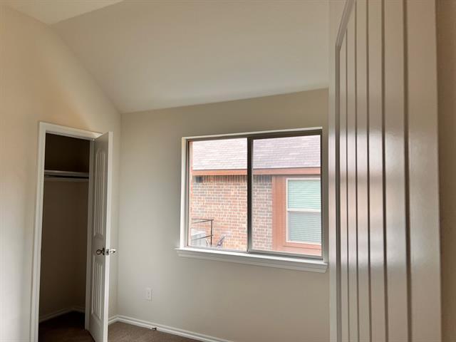 Building Photo - 422 Greenhaven Dr