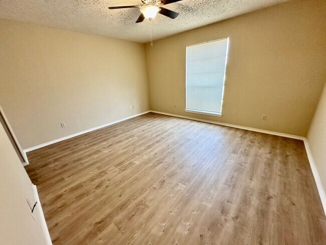 Building Photo - C 605-607 Connie