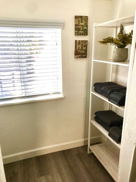 Building Photo - 2414 N Alvarado St