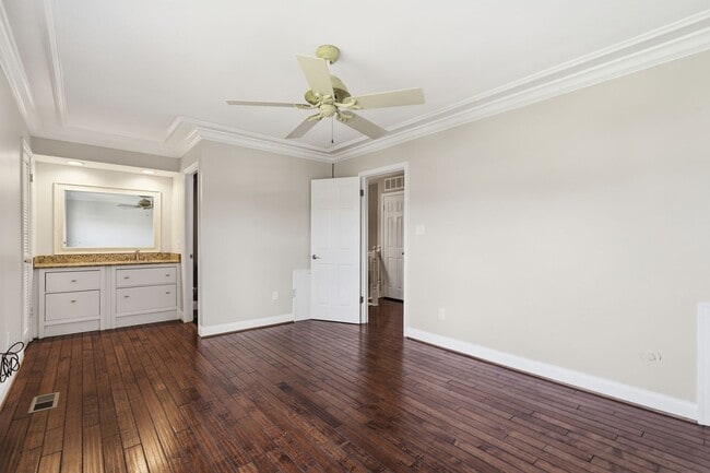 Building Photo - 1042B Margate Ct
