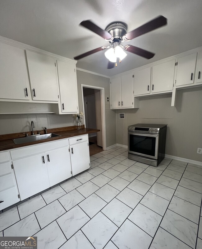 Building Photo - 1325 Triple Hill Dr