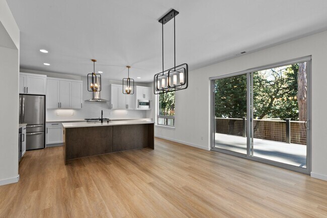 Building Photo - 4bd/2.75ba Seattle Home