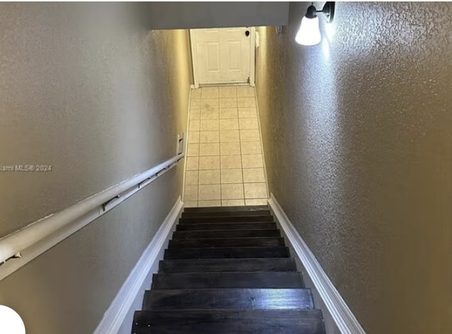 Building Photo - 811 Belmont Ln