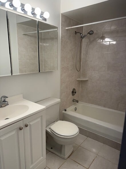 Bathroom - 1750 N Mohawk St