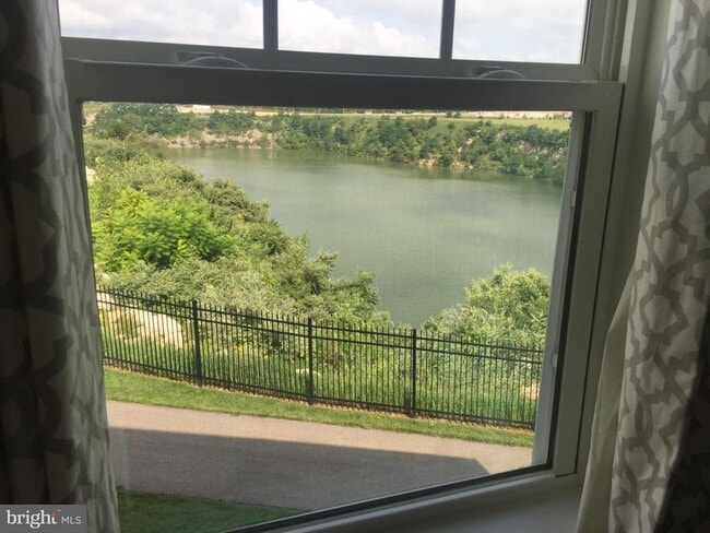 Building Photo - 503 Cliff Ln