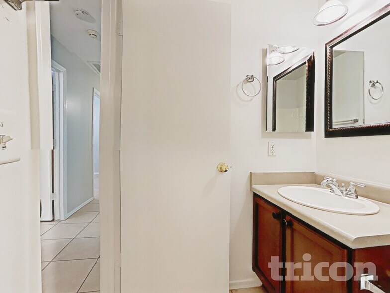 Building Photo - 15848 W Adams St