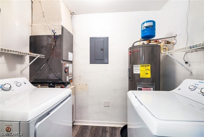 Building Photo - 6361 Aragon Way