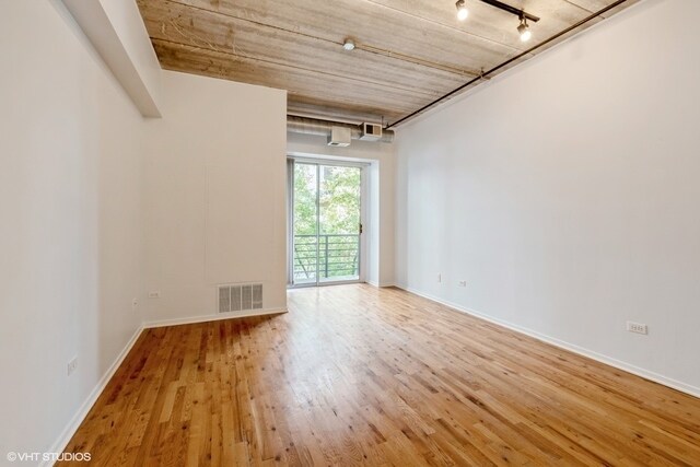 Primary Photo - 1440 S Michigan Ave
