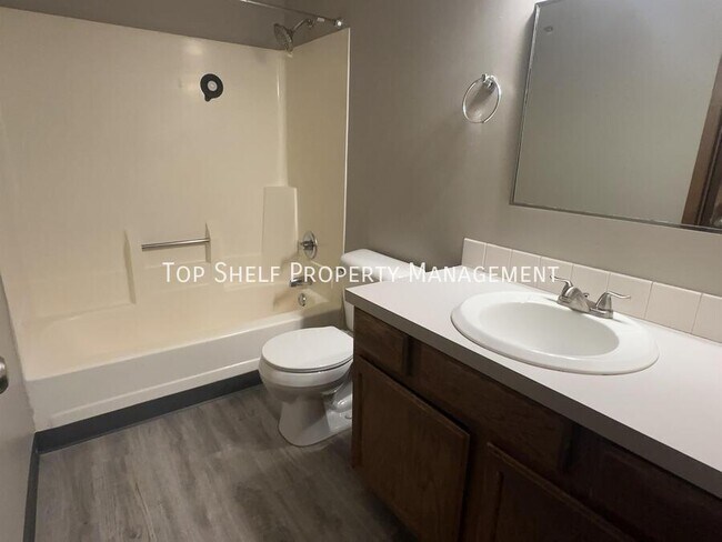 Building Photo - 1025 6th St NW