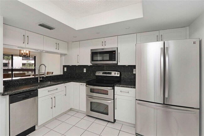 Building Photo - 9020 SW 125th Ave