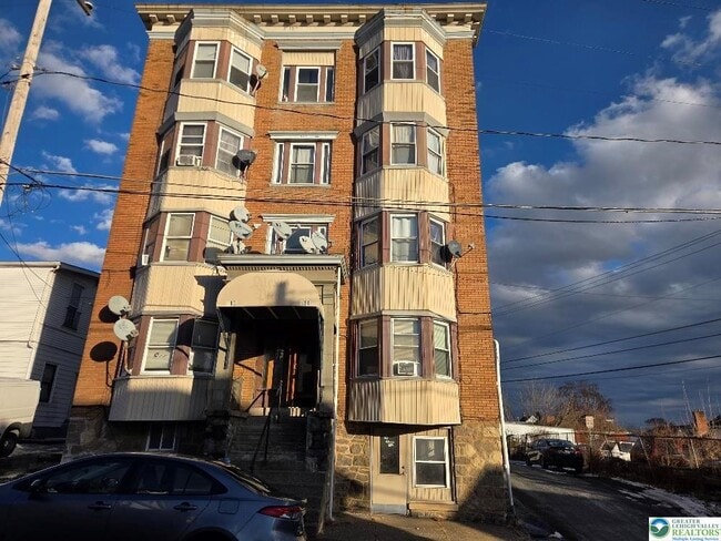 Building Photo - 312 S 17th St