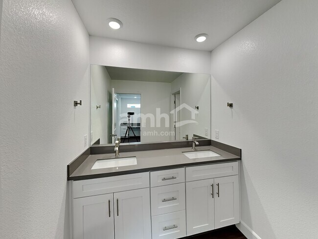 Building Photo - 8937 Carmine Cob Ave