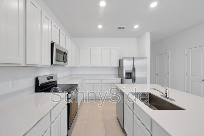 Building Photo - 2939 Maloof Dr