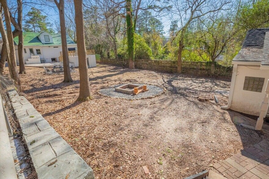 Building Photo - 840 Bobbin Mill Rd