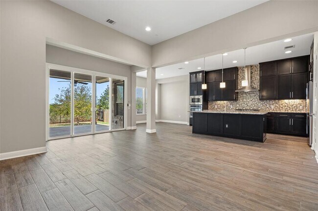 Building Photo - 5004 Mandevilla Dr