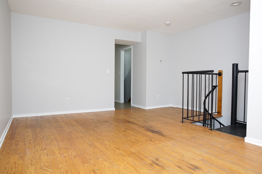 Building Photo - 23 Compton St