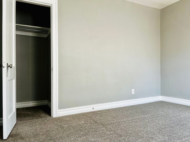 Building Photo - Beautifully Updated 2BD 1BA Corner Lot Hom...