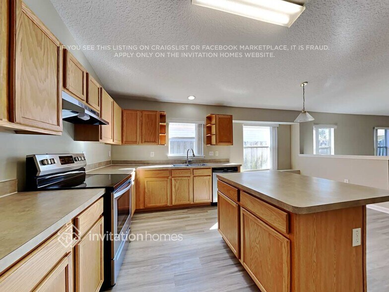 Building Photo - 1433 Woodland View Dr