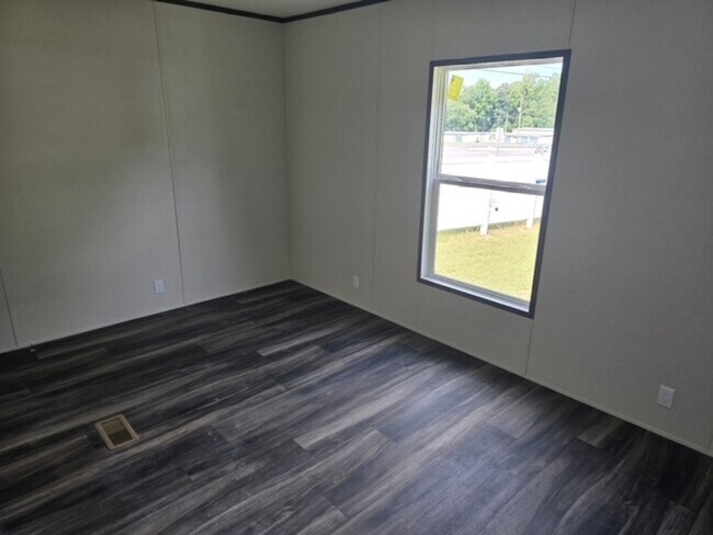 Building Photo - 132 Galahad Dr