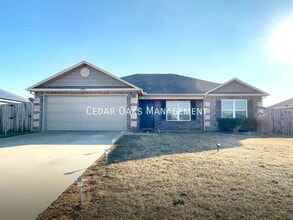 Building Photo - 2389 Wyandotte Ave