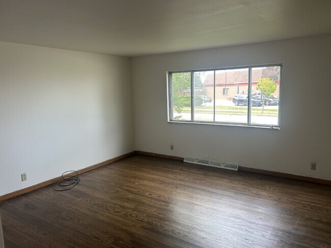 Building Photo - Three bedroom lower unit.