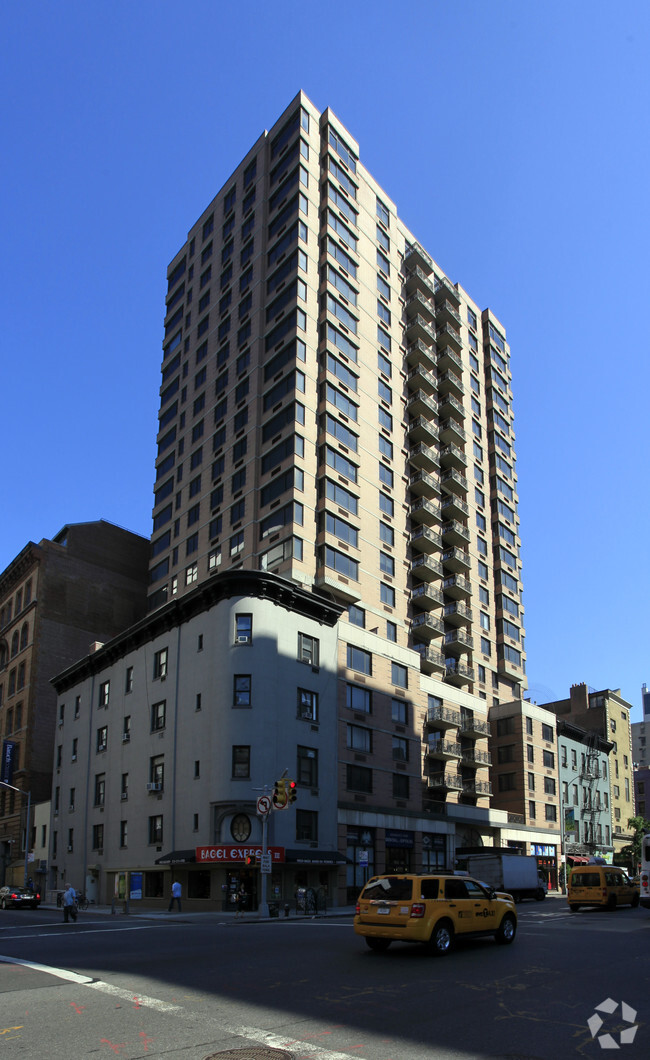 Primary Photo - Manhattan Promenade