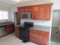 Building Photo - UPDATED 1 BEDROOM, 1 BATH HOME + OFFICE IN...