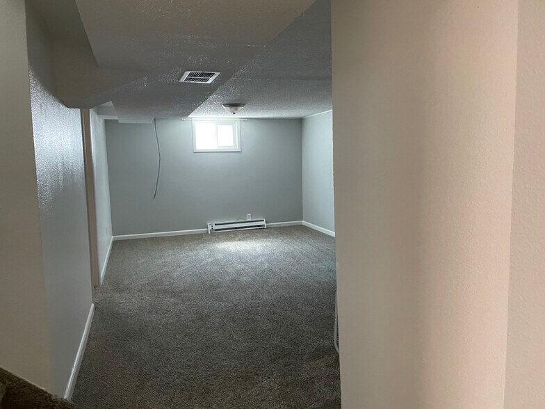 Building Photo - 4 S Gay Dr