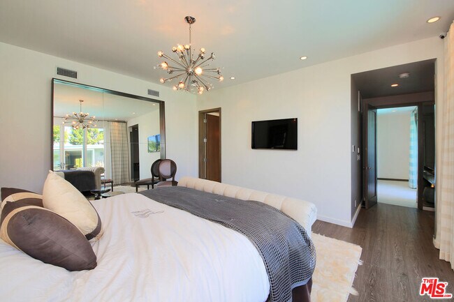 Building Photo - 3054 Elvido Dr