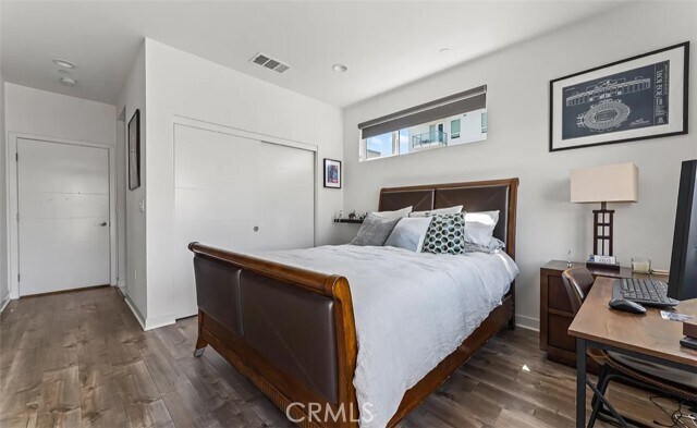 Building Photo - 215 Elm Ave