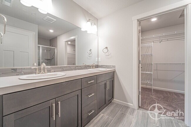 Building Photo - 2403 Trail Vw