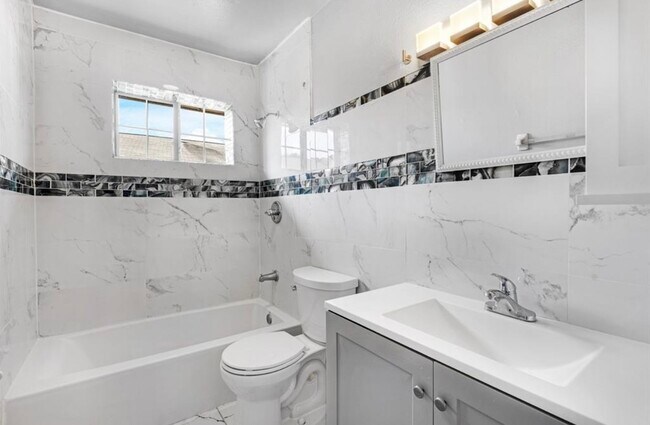 Building Photo - 3324 Burke Rd