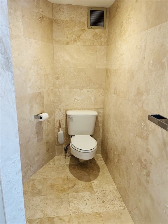 Building Photo - 300 Lynn Shore Dr