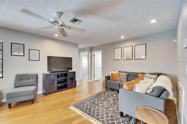 Building Photo - 811 Eagle Ln