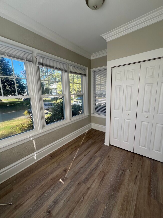 Building Photo - 24 Bellevue Place