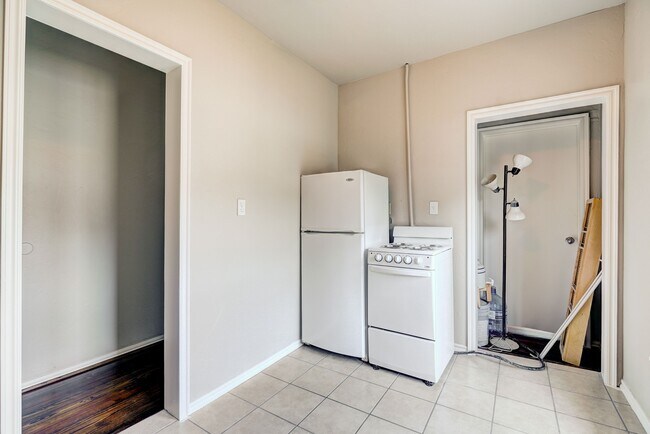 Building Photo - Stylish & Convenient Living Near OU !