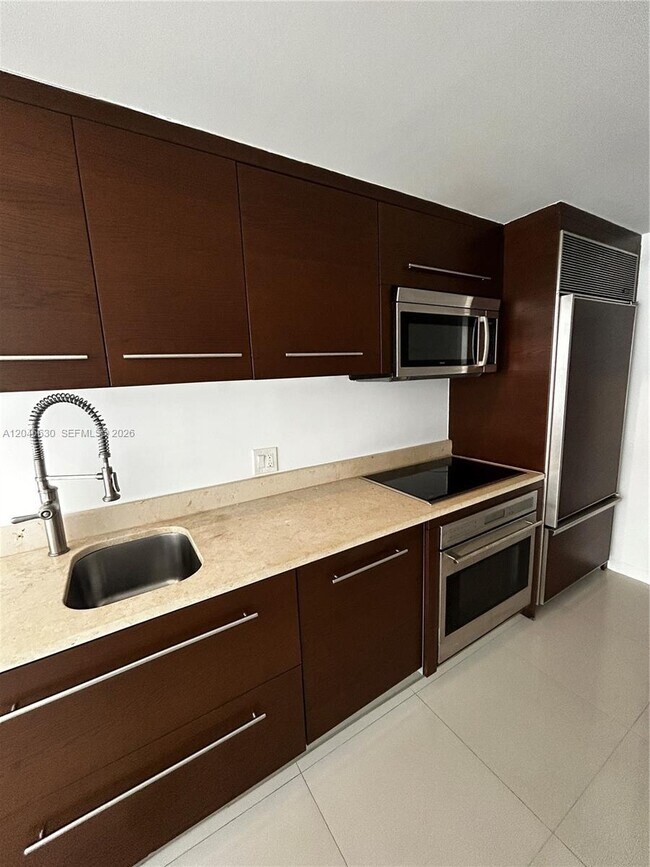 Building Photo - 495 Brickell Ave