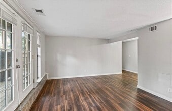 Building Photo - Plaza condo 2 Bed 2 Bath! $1495.00