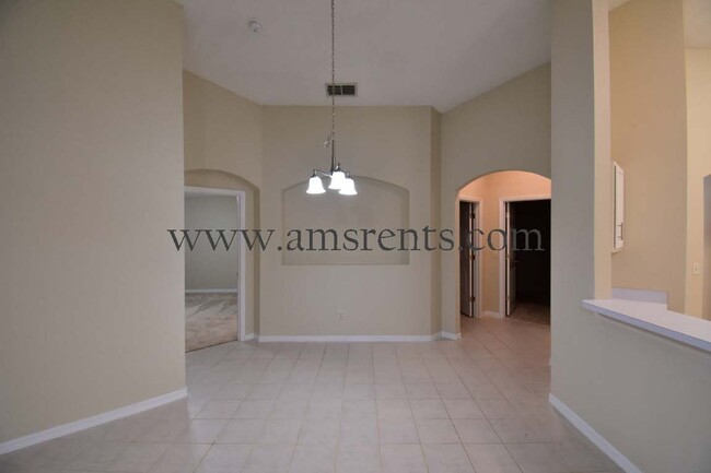 Building Photo - Delightful 3 bedroom house in Davenport